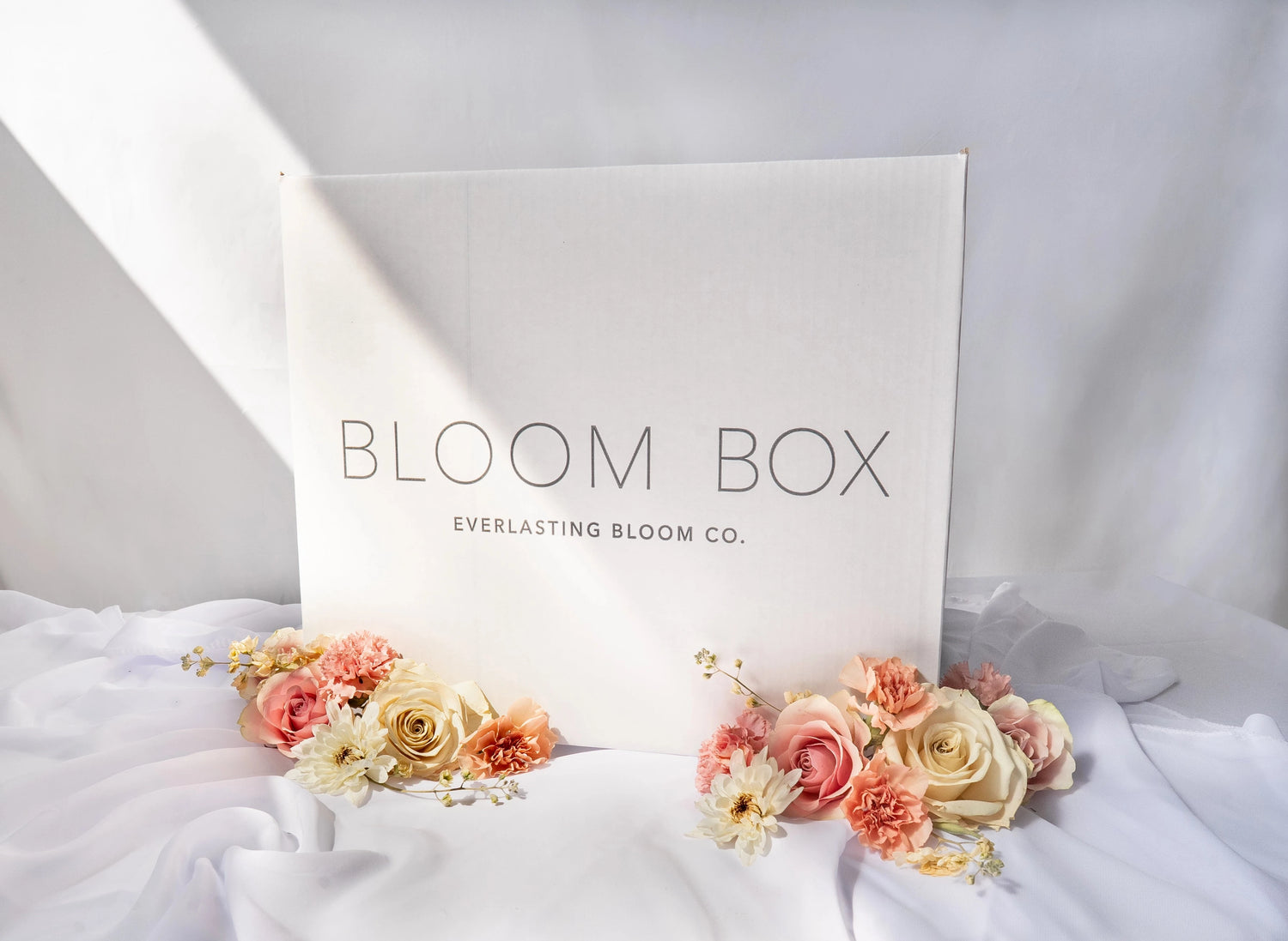 A Bloom Box from Everlasting Bloom Co. including everything needed to safely ship wedding flowers as well as overnight shipping label