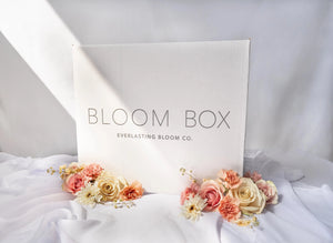 A Bloom Box from Everlasting Bloom Co. including everything needed to safely ship wedding flowers as well as overnight shipping label