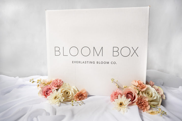 Everlasting Bloom Co. Bloom Box – wedding flower shipping kit with packaging supplies, ice packs, and instructions for resin preservation.