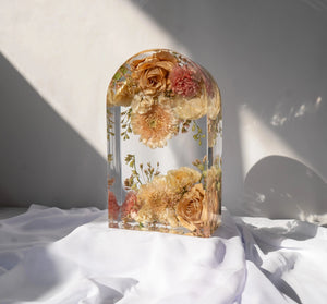Large arch resin mold featuring preserved wedding flowers in a modern keepsake design.
