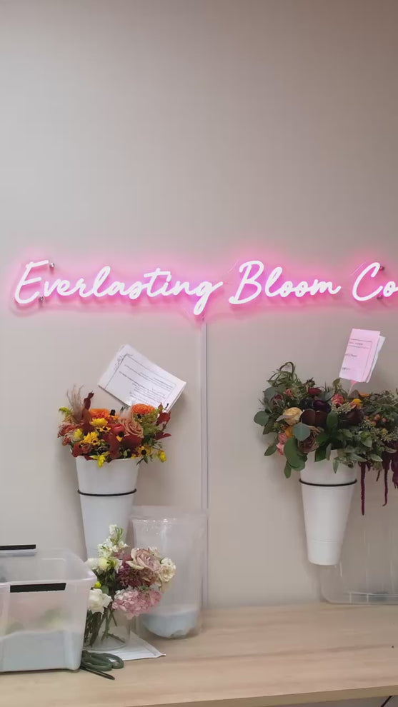 A wedding bouquet's journey through the flower preservation process – from fresh blooms to a finished resin keepsake