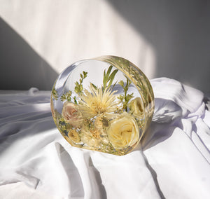 Small standing circle resin keepsake featuring preserved wedding flowers by Everlasting Bloom Co.